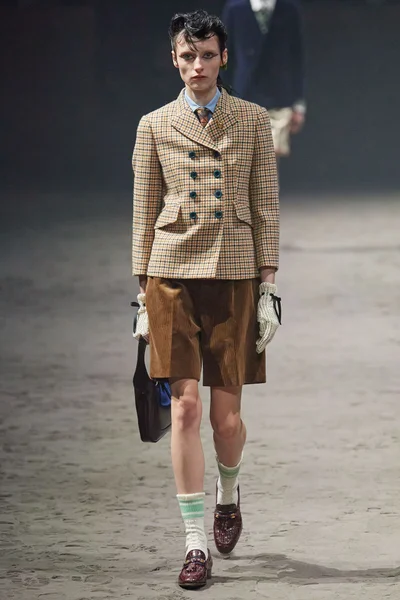 Look 15